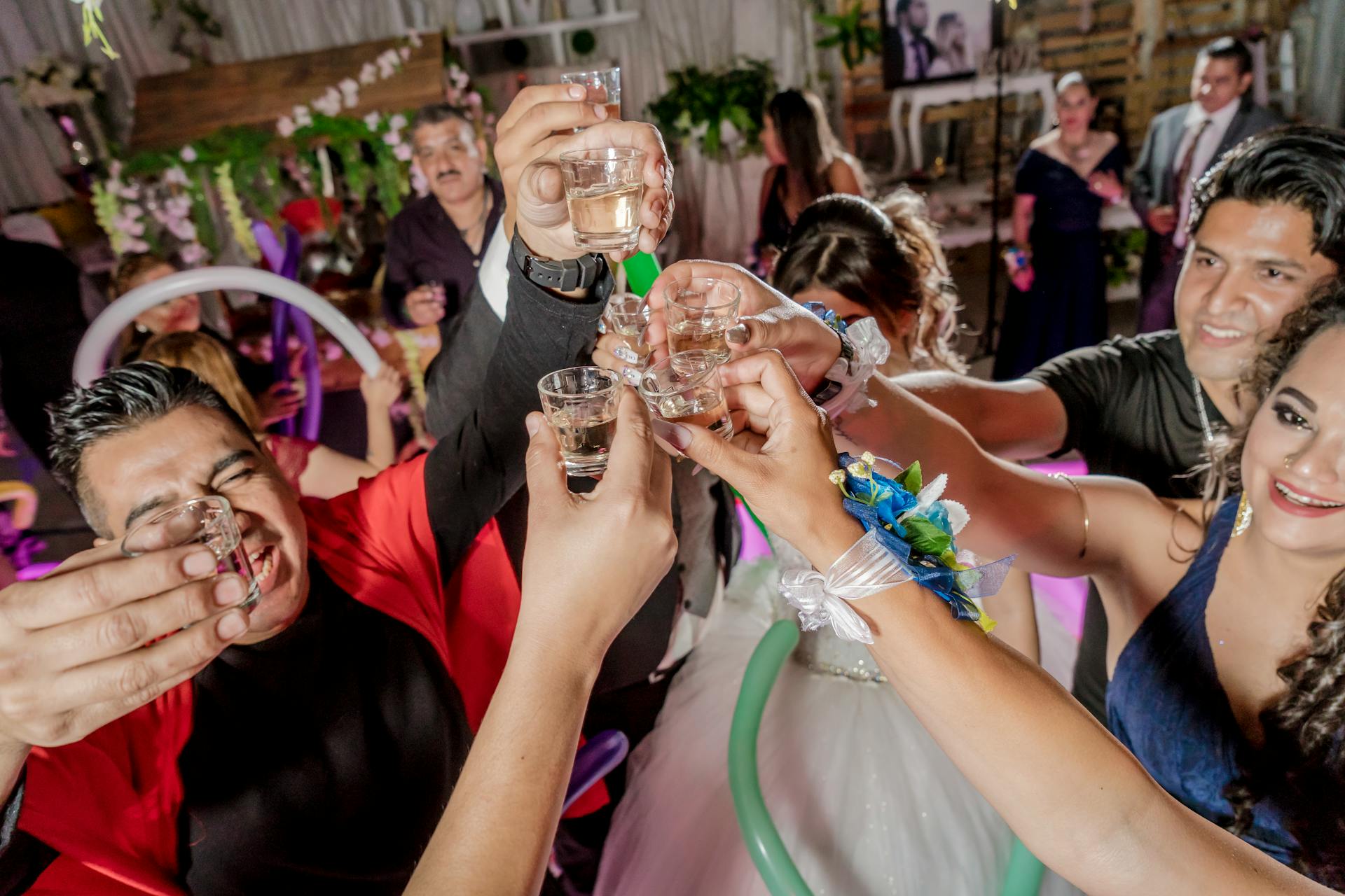 Celebrar los Grandes Años: Confort y Distinción para tus Cumpleaños Especiales